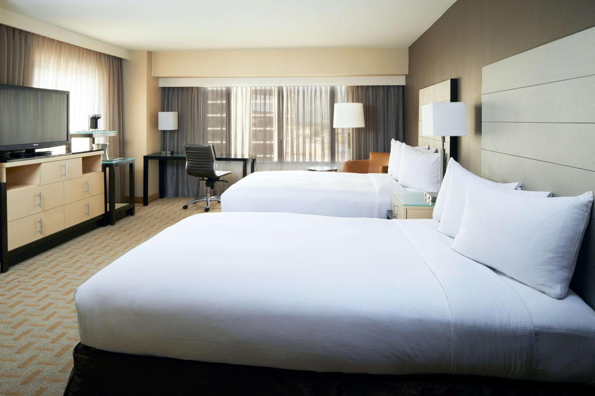 Hilton Angeles Airport