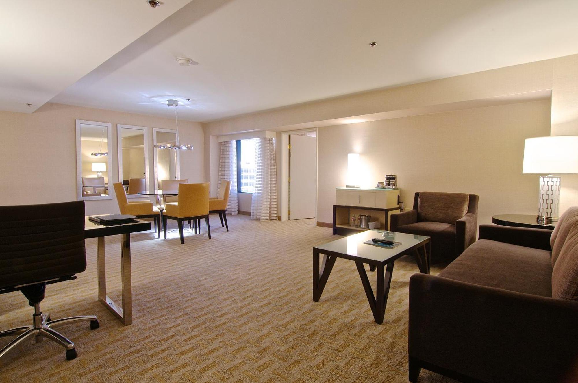 Hilton Angeles Airport Hotel