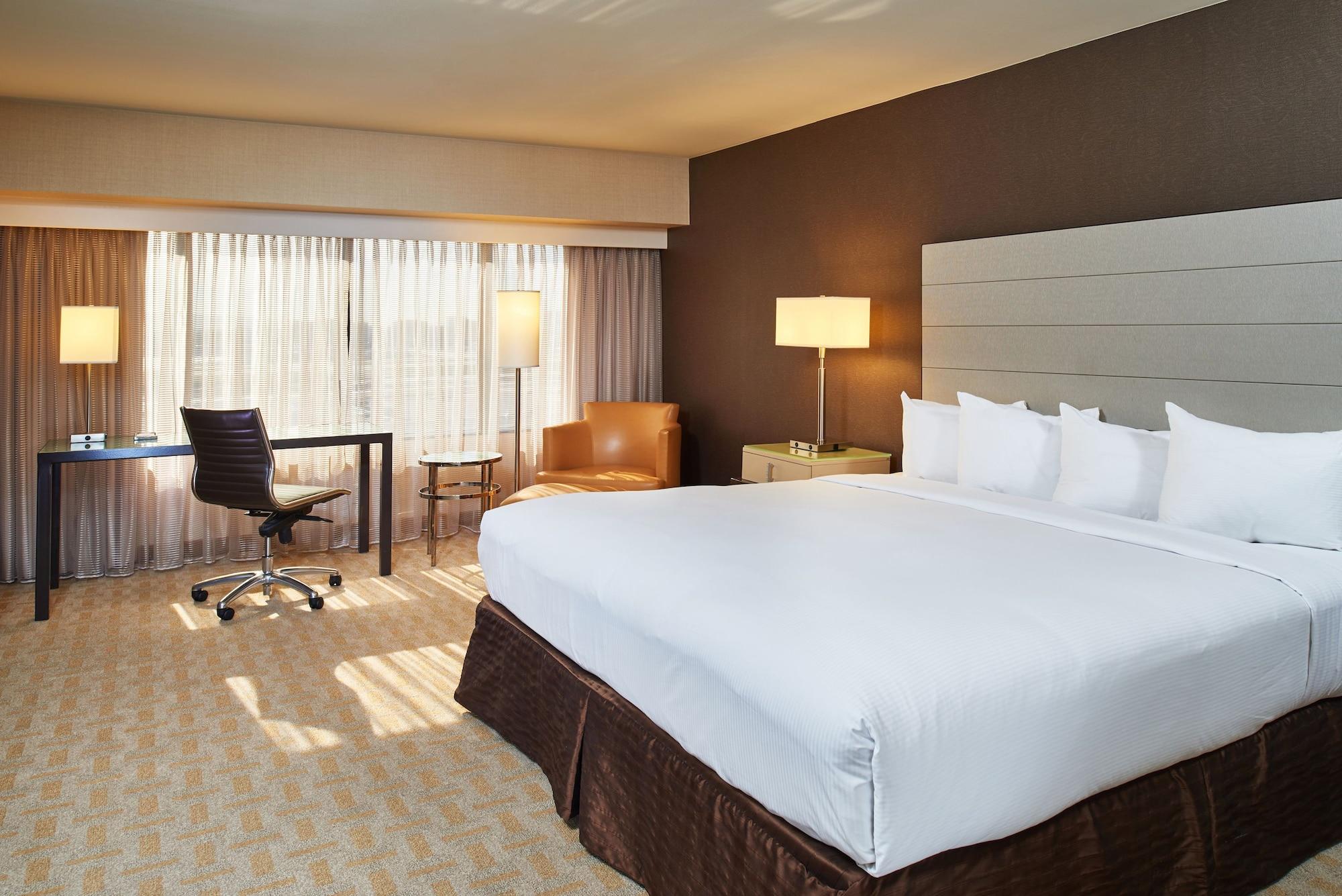 Hilton Angeles Airport 4*
