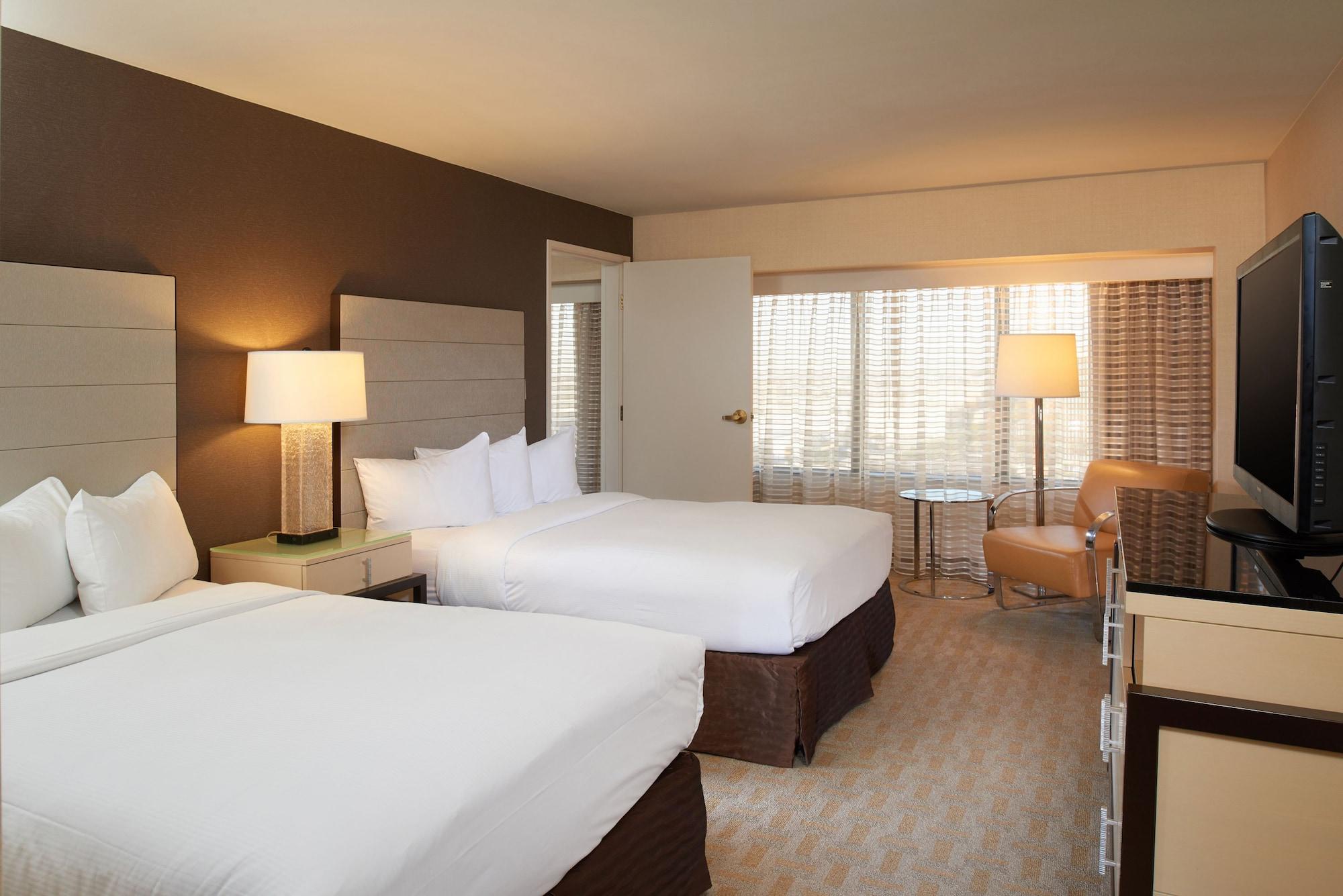Hilton Angeles Airport Hotel 4*