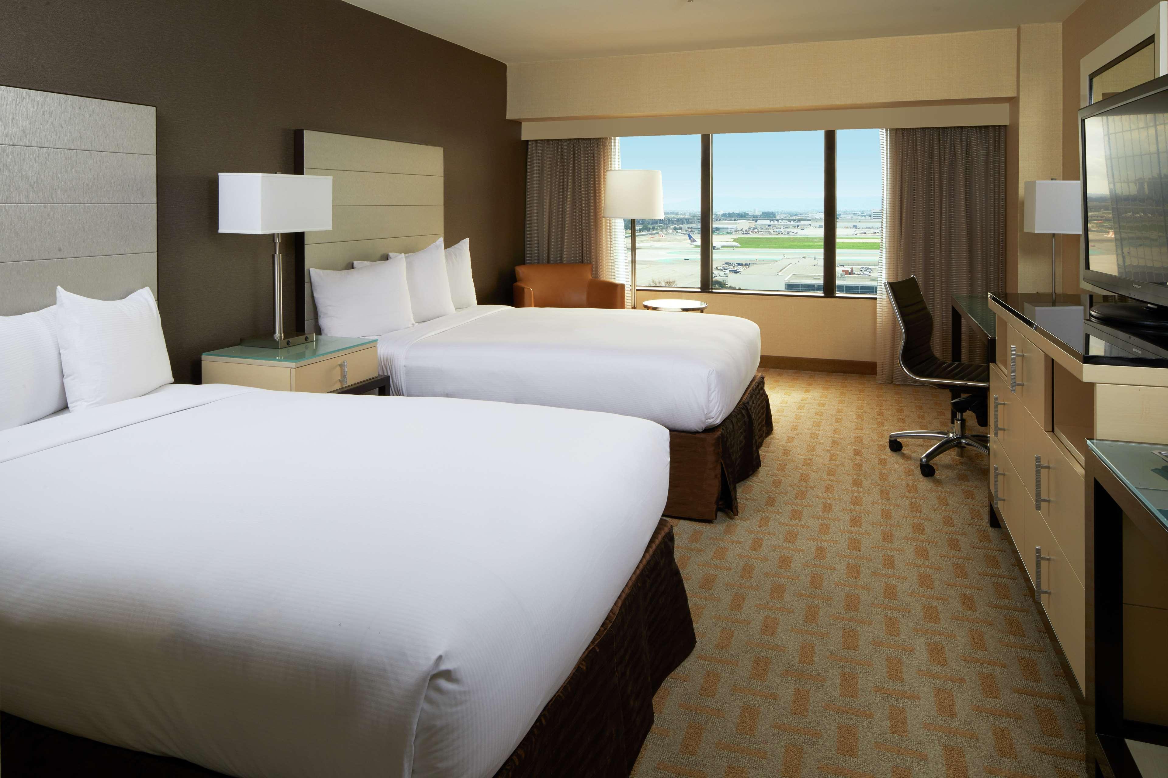 Hilton Angeles Airport 4*