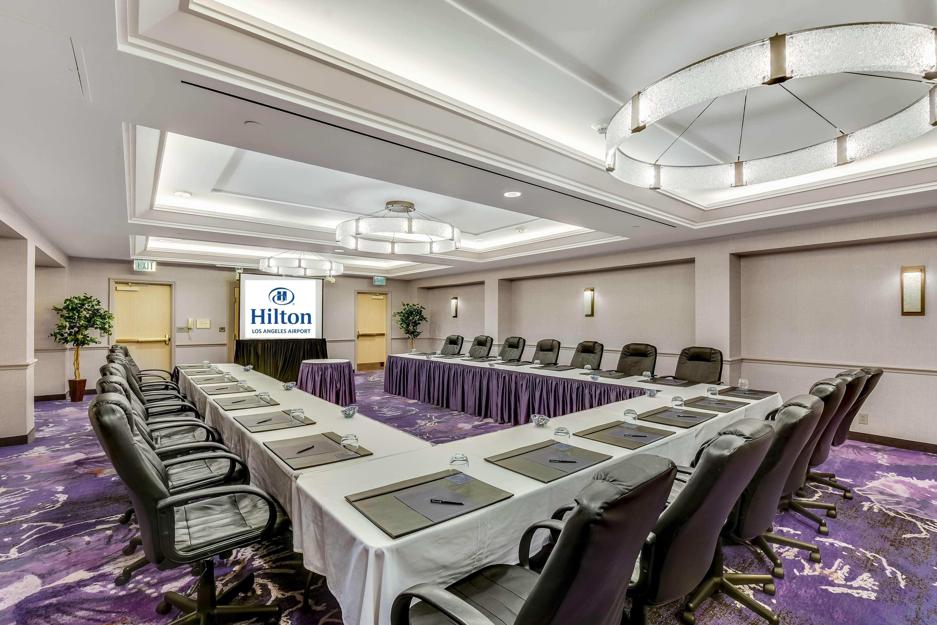 Hilton Angeles Airport 4*
