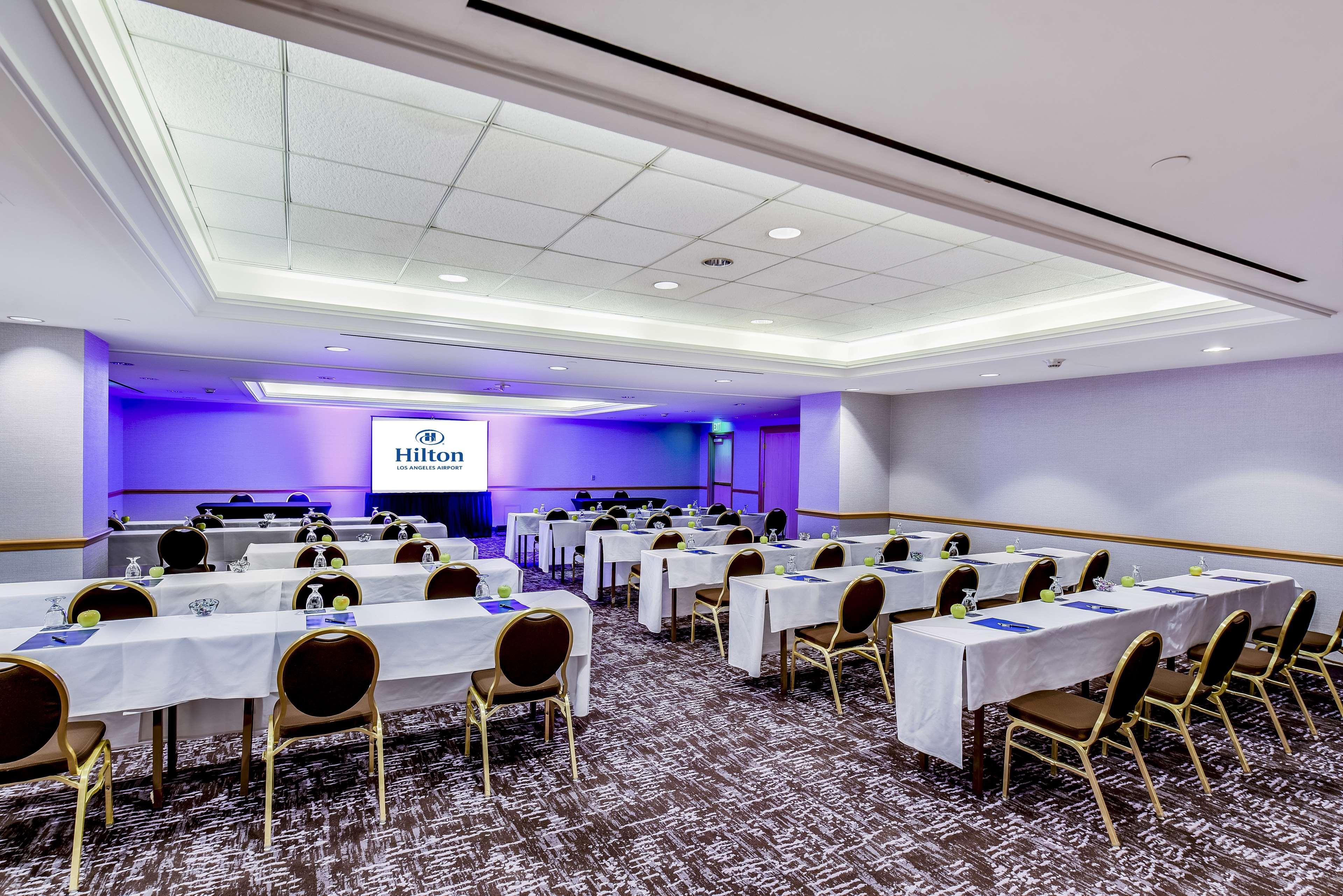 Hilton Angeles Airport 4*