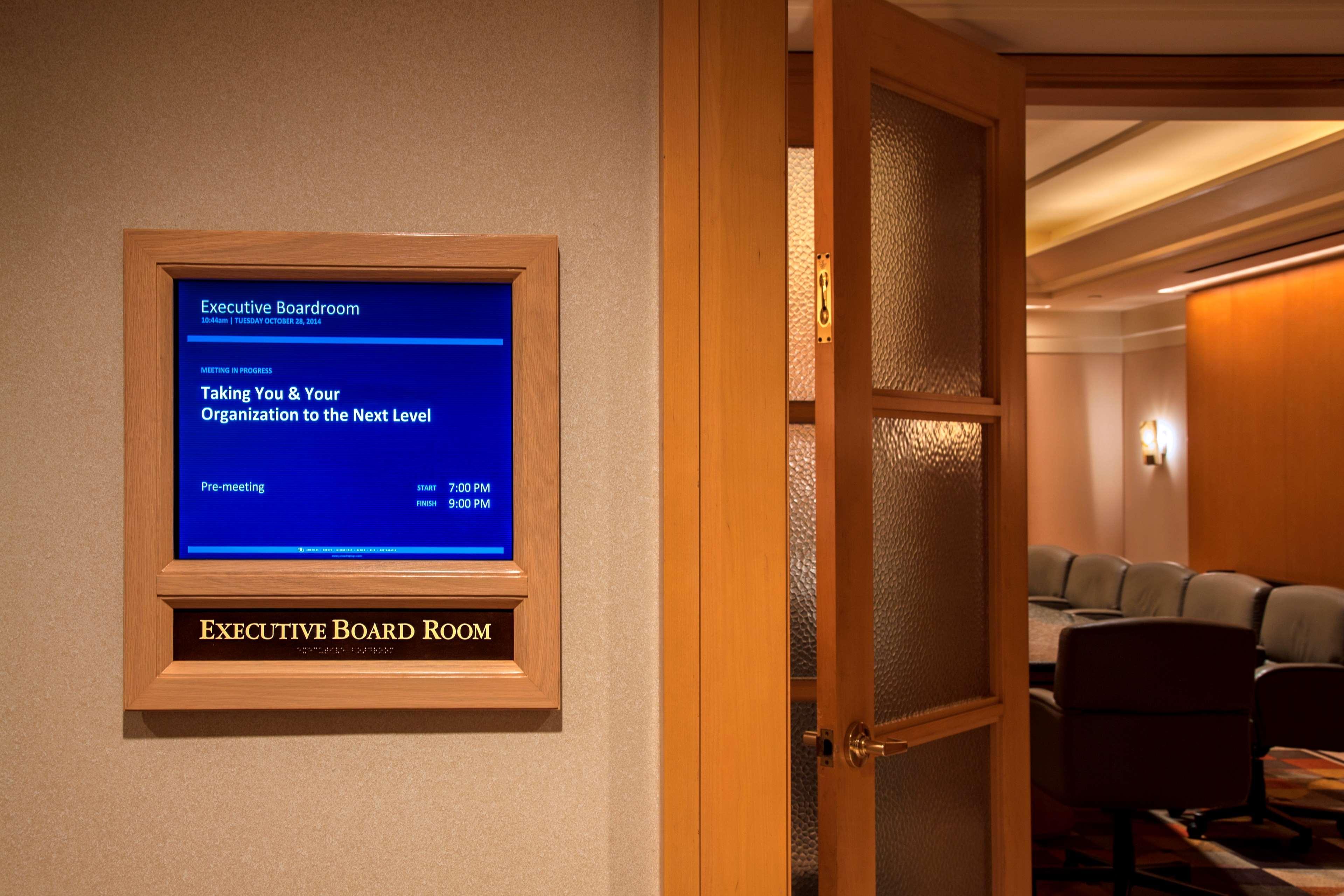 Hilton Angeles Airport 4*
