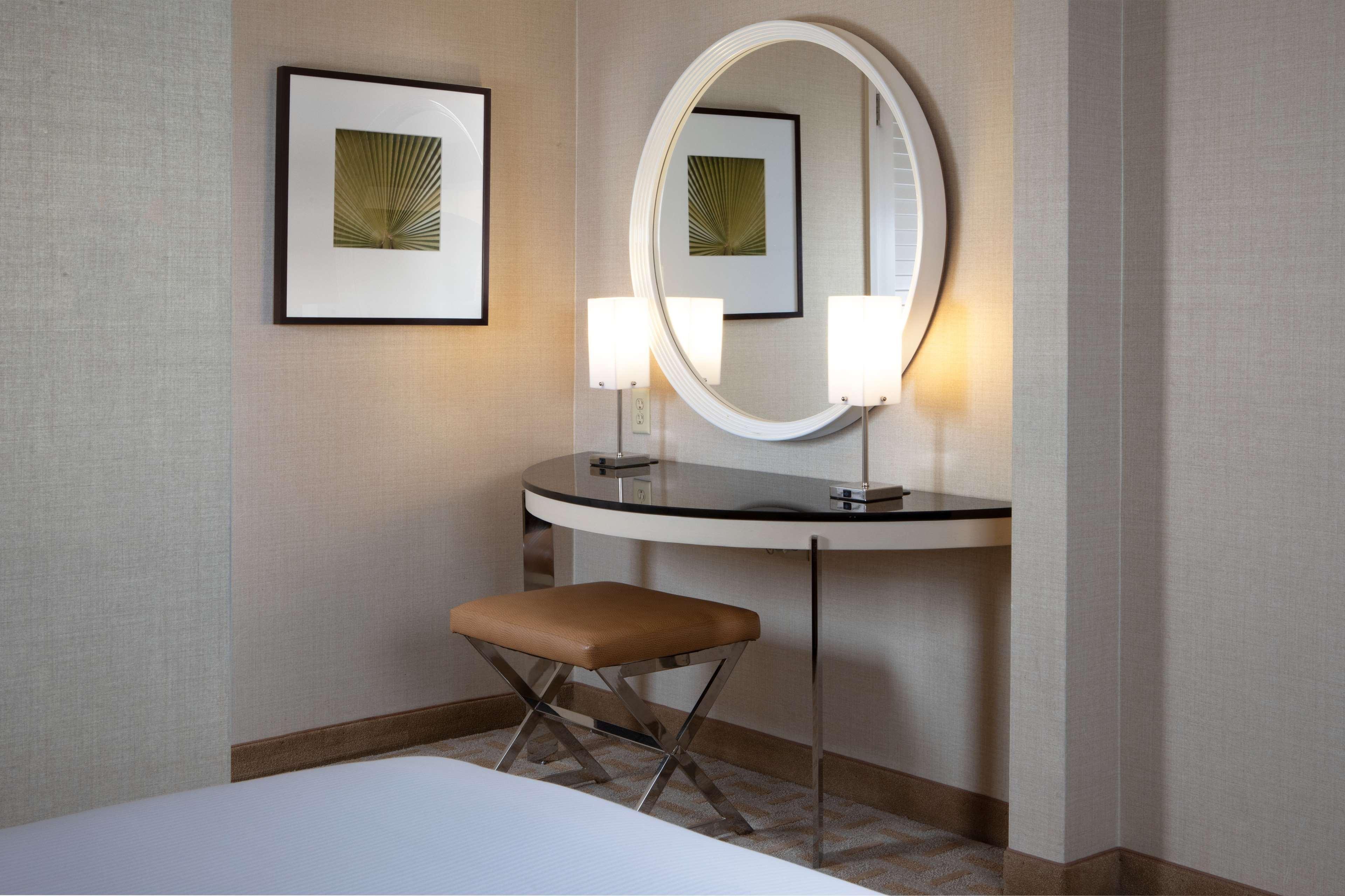 Hotel Hilton Angeles Airport 4*