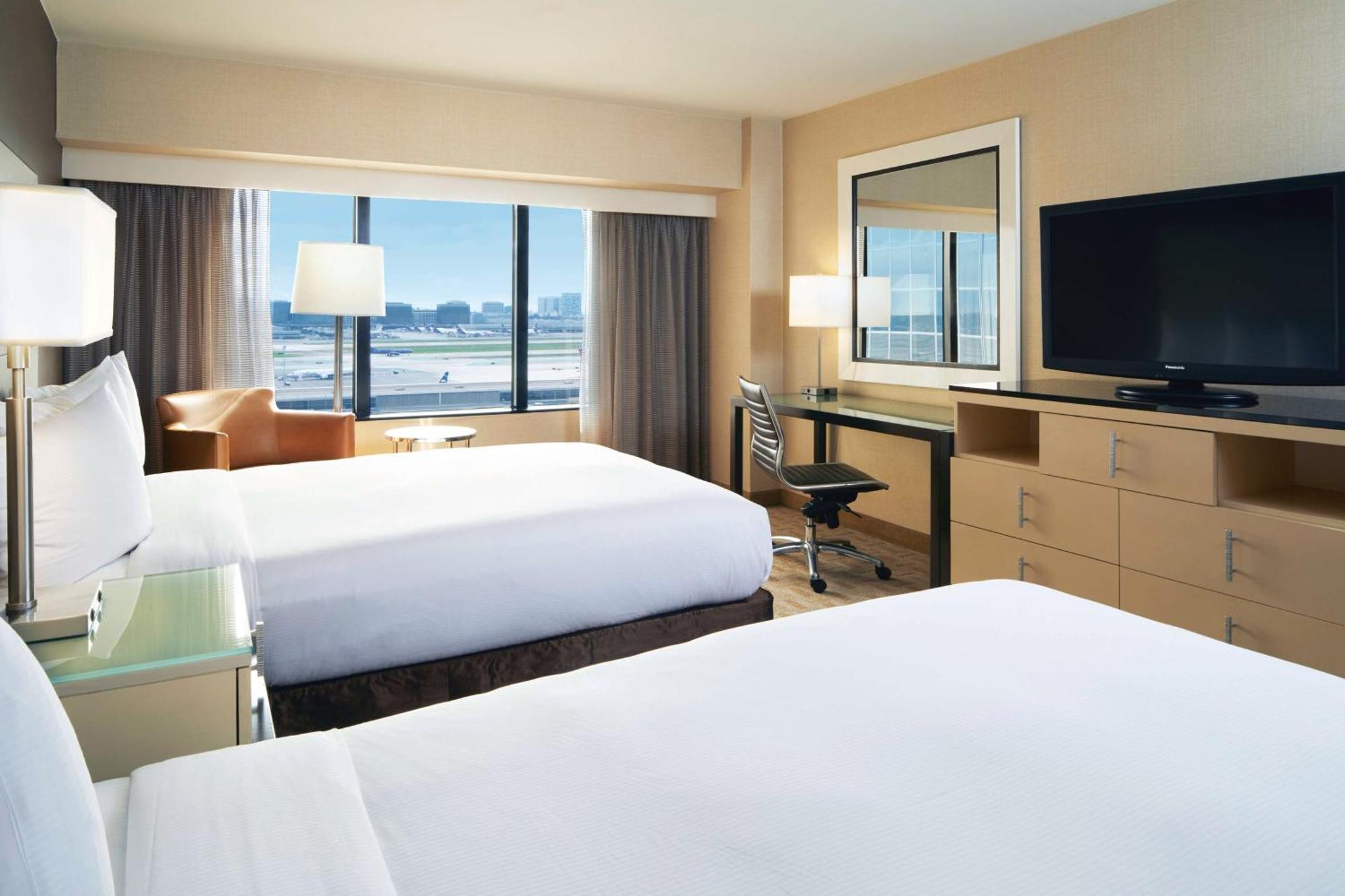 Hilton Angeles Airport 4*