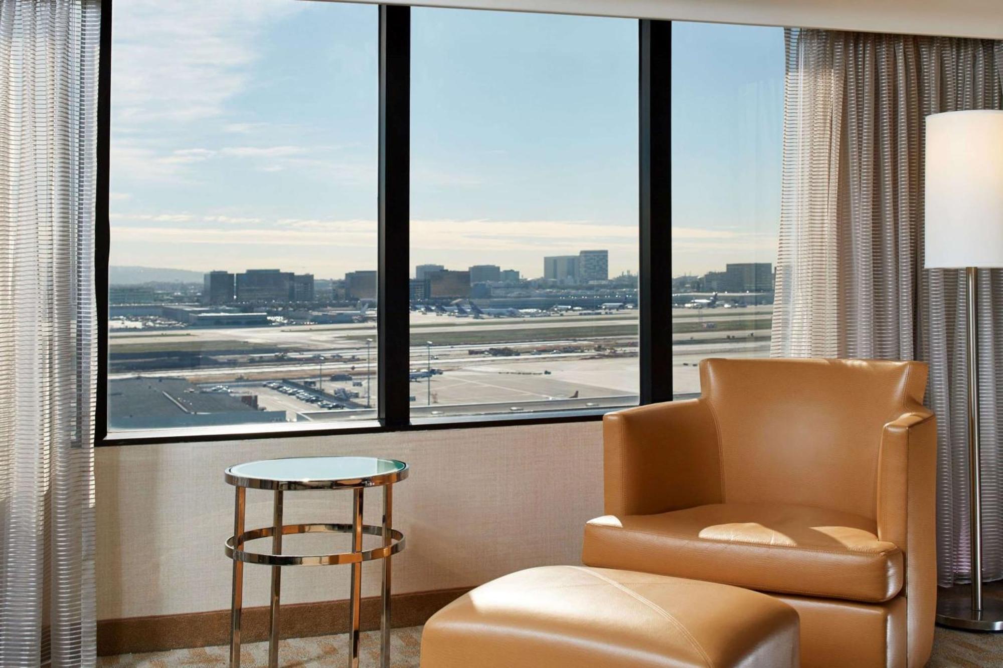 Hilton Angeles Airport