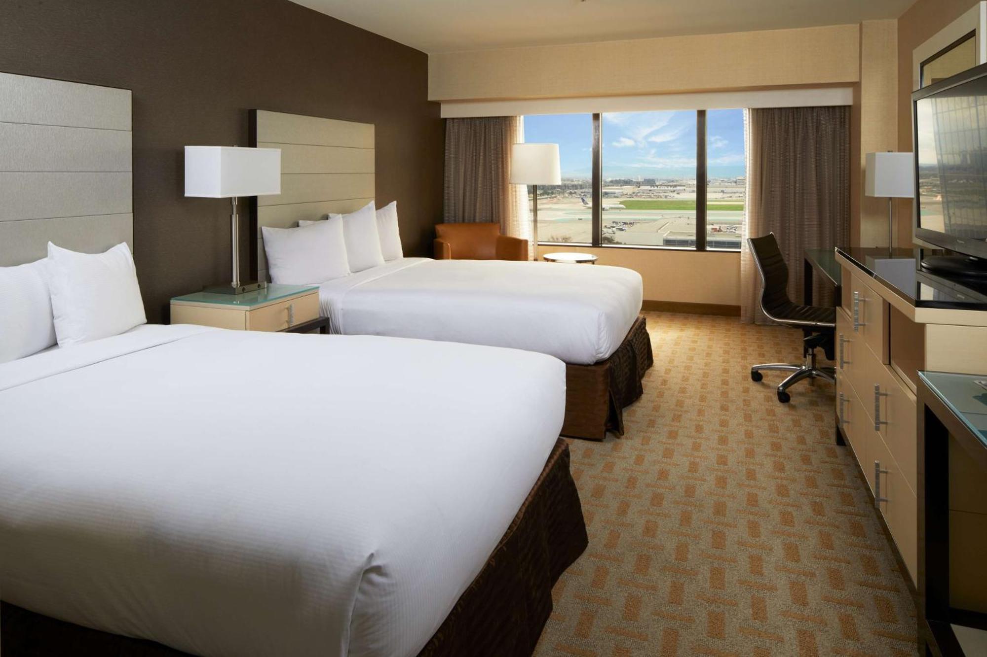 Hilton Angeles Airport Hotel 4*