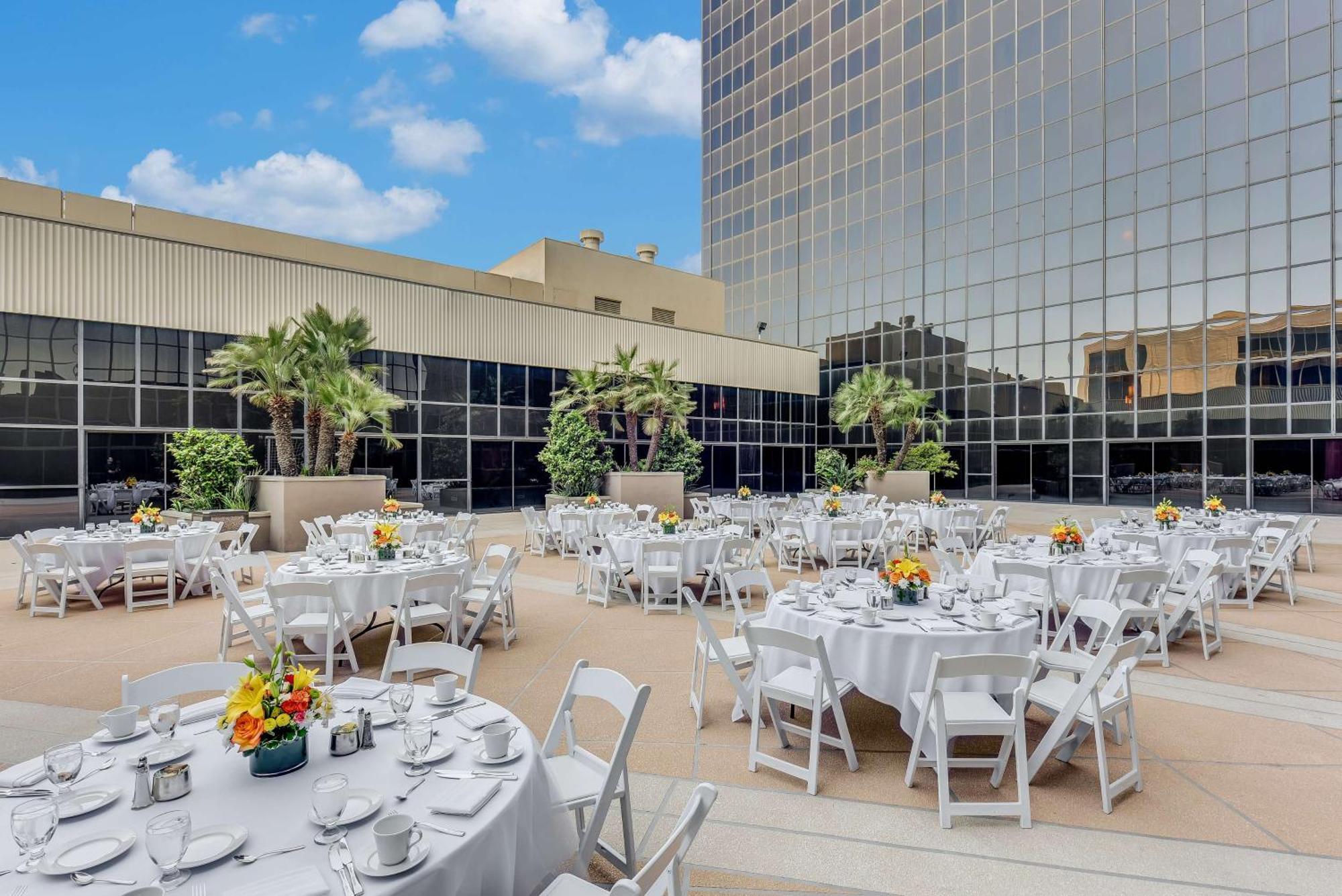 Hotel Hilton Angeles Airport 4*